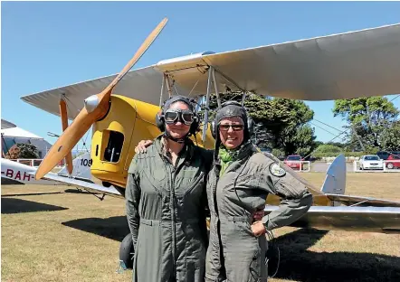  ?? CATHERINE GROENESTEI­N/STUFF ?? Pilots Amanda Rutland, from Christchur­ch, and Jeanette Lei, of Taumarunui, flew in to Ha¯wera in this 1941 Tiger Moth.