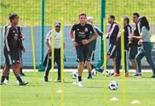  ?? AP ?? Mexico’s Hectro Herrera (centre) prepares to take a shot as his teammates watch during a training session in Moscow.