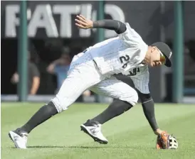  ?? GETTY IMAGES ?? Sox right fielder Avisail Garcia loses the ball in the sun in the eighth inning.