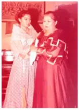  ??  ?? CATHY Roxas-Rodrigo with aunt Naty Crame Rogers.