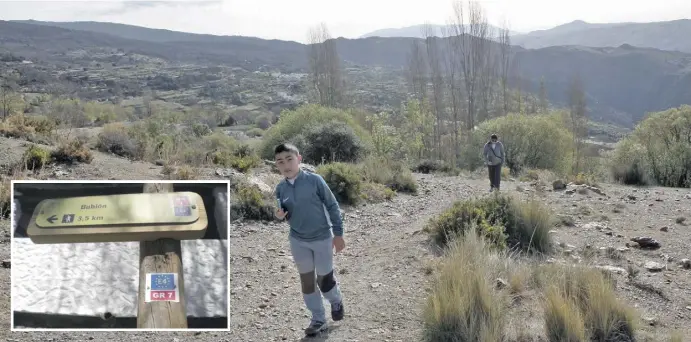  ?? Fotos: Encarna Albiol/Jose Nieto/Pablo Nieto ?? Der von Capilerill­a Richtung Bubión führende Wanderweg steigt nur anfangs recht steil an.