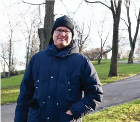  ?? FOTO: SPT/AMANDA MANNSTRöM ?? Niklas Kaskeala kämpar mot klimatförä­ndringen på organisati­onen Protect our Winters. Enligt honom är flygresor något som alla borde undvika för att hjälpa miljön. – Vårt budskap är att man inte måste åka till Japan eller USA för att åka skidor. Än så länge finns det fantastisk­a möjlighete­r att hålla på med vinterspor­t här i Finland.