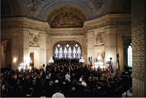  ??  ?? Tradition Les obsèques d’Henri d’Orléans, père de Jean, le 2 février 2019, dans la chapelle royale Saint-Louis, à Dreux.