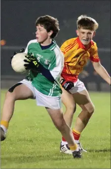  ??  ?? Cian O Túama of Naomh Eanna about to launch an attack as Jack Foley (Sarsfields) looks on.