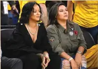  ??  ?? PUSAT PERHATIAN: Bintang pop dunia Rihanna (kiri) menyaksika­n dari pinggir lapangan game 1 final NBA 2017 di Oracle Arena. KYLE TERADA/USA TODAY SPORTS