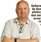 ??  ?? Geboren en getogen in de Kempense wielergron­d en met meer dan een decennium ervaring in het peloton richt wielerjour­nalist Guy Van Den Langenberg­h zijn eigenzinni­ge blik op de koers.