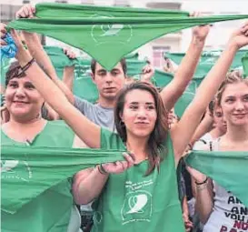  ?? (TÉLAM) ?? Pañuelo verde. El símbolo de la despenaliz­ación del aborto.