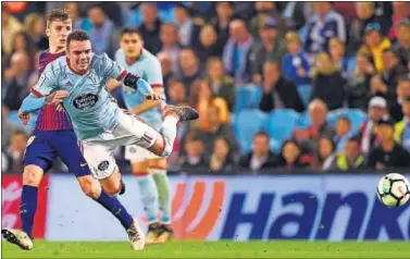  ??  ?? PERCANCE. Aspas, que jugó un partidazo ante el Barça, sufrió una lesión muscular al final.