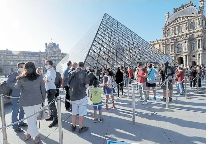  ?? Afp ?? El uso de barbijo en el Louvre es obligatori­o para los visitantes
