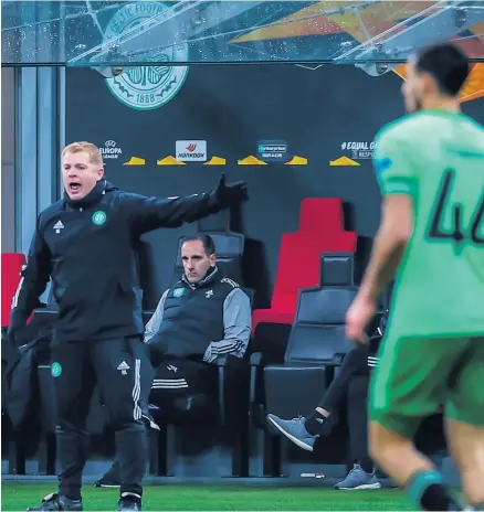  ??  ?? Milan misery:
Neil Lennon shouts instructio­ns to his Celtic side at the San Siro Stadium