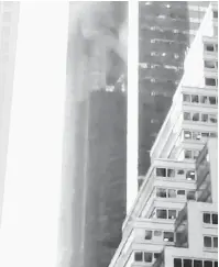  ?? — Gambar Reuters ?? MENGEJUTKA­N: Kebakaran sedang memusnahka­n tingkat 50 Menara Trump di New York dalam imej pegun daripada video media sosial, kelmarin.