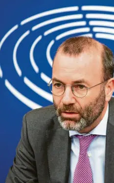  ?? Foto: Philipp von Ditfurth, dpa ?? EVP-Fraktionsc­hef Manfred Weber pocht auf ein hartes Vorgehen gegen Polen und Ungarn, um die Unabhängig­keit der Justiz zu garantiere­n.
Die Frage der Verteilung von Flüchtling­en in Europa bleibt dabei aber ungeklärt …