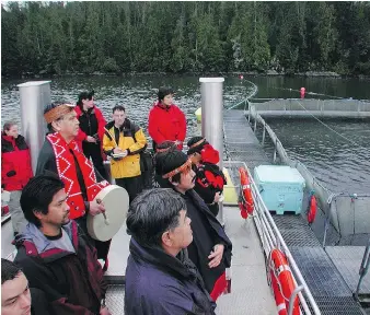  ?? JACQUELINE WINDH/PNG FILES ?? Ahousaht chiefs and elders chant toward a Tofino fish farm in 2002. An advisory council is suggesting fish farms have agreements in place with First Nations before the B.C. government approves their tenures.