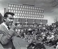  ?? RONALD OVERDAHL/MILWAUKEE SENTINEL ?? Television writer and producer Rod Serling addresses a crowd at the University of WisconsinM­ilwaukee campus in support of Democratic presidenti­al candidate Eugene McCarthy on March 28, 1968. This photo was published in the March 29, 1968, Milwaukee...