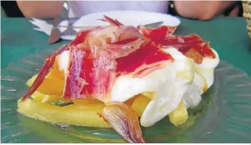  ?? DC ?? El plato más famoso de la Venta El Toro: patatas, huevos fritos y jamón serrano.