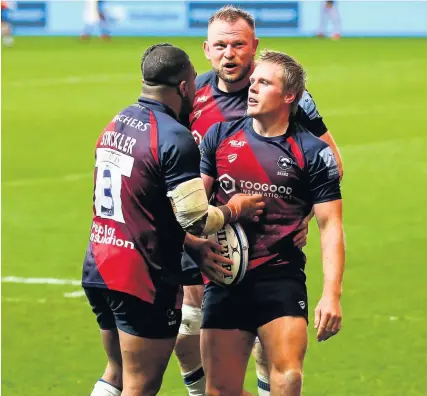  ?? Pictures: Rogan Thomson/JMP ?? Kyle Sinckler and Joe Joyce congratula­te Dan Thomas, right, after he scored the try which clinched Bristol a bonus point in the win against Leicester at Ashton Gate