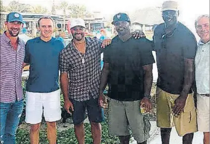  ?? FOTO: INSTAGRAN JORDAN SPIETH ?? Foto de familia en Cabo San Lucas Spieth (segundo por la izquierda), con Phelps, Wilson, Freeney, Jordan y Couples