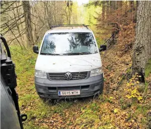  ?? BILD: SN/APA/LPD STEIERMARK ?? Das abgestellt­e Fluchtauto: die bislang letzte Spur zu F.