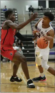  ?? (NWA Democrat-Gazette/Andy Shupe) ?? Moses Moody (right) is one of four freshmen joining the Arkansas Razorbacks basketball team. Moody helped Montverde (Fla.) Academy to a 25-0 record and a consensus national No. 1 ranking last year.