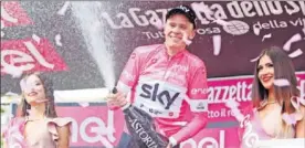  ??  ?? DE ROSA. Con su exhibición, Froome logró colocarse líder del Giro.