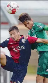  ?? (Grillotti) ?? GRAN FINALE In alto le due finaliste della 26esima edizione della Scopigno Cup: i vincitori della squadra brasiliana del Palmeiras e il Cagliari battuto in rimonta. Nelle altre foto alcuni momenti della partita