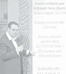  ??  ?? Miguel Santiago Reyes, director de CFE Energía /PRESIDENCI­A