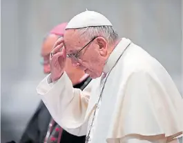  ?? AFP ?? Serio. El papa Francisco, ayer, camino a una reunión en Roma.