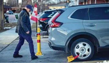  ?? IAN WILLMS / FOR THE NEW YORK TIMES ?? Dennis Wilson, whose theft prevention measures now include a bollard, wheel and steering wheel locks, and four Apple Airtags after his previous two cars were stolen in Toronto.