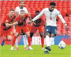  ?? FOTO: IAN WALTON/IMAGO IMAGES ?? Englands Marcus Rashford, hier beim Elfmeter gegen Belgien, übernimmt Verantwort­ung – auf und neben dem Fußballpla­tz.