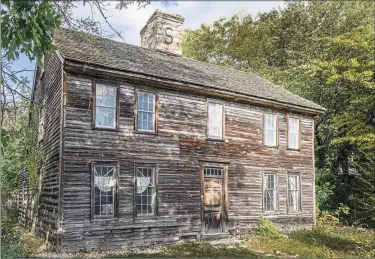  ?? Tod Bryant Photograph­y / Contribute­d photo ?? The nationally registered Pond-Weed house in Darien, where George Washington reportedly once visited, is for sale for the first time in 30 years.