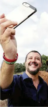  ?? LaPresse ?? Selfie Il ministro dell’Interno Matteo Salvini