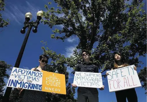  ??  ?? DEMONSTRAT­ION: People protest outside the US Supreme Court after the limited travel ban was announced yesterday