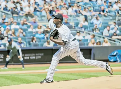  ??  ?? El derecho dominicano Michael Pineda realiza un envío durante su labor de ayer en la que en siete entradas y dos tercios ponchó a 11 rivales.