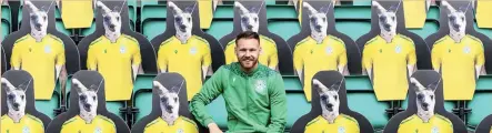  ??  ?? GOOD ON YA SKIPPY
Martin Boyle feels like he’s Down Under alongside some of the 33 kangaroo cut-outs now in the Easter Road stands