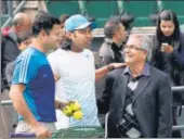  ?? ARIJIT SEN/HT ARCHIVE ?? Akhtar Ali (right) shares a light moment with son Zeeshan Ali (left) and Leander Paes at DLTA.