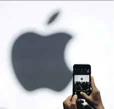  ?? JOSE SANCHEZ/THE ASSOCIATED PRESS/ FILE MARCIO ?? The patent infringeme­nt battle between Apple and Samsung has resumed in a California courtroom after the U.S. Supreme Court ruled in 2016 that a U.S. District Court must revisit a US$399-million damage award.