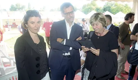  ?? Alla festa ?? Il sindaco Virginio Merola e Simona Lembi con il segretario della Cgil Susanna Camusso alla kermesse del sindacato Il piano Da tempo l’assessore regionale al Welfare Elisabetta Gualmini auspica una riforma dei nidi. Ad aprile, con un intervento sul...