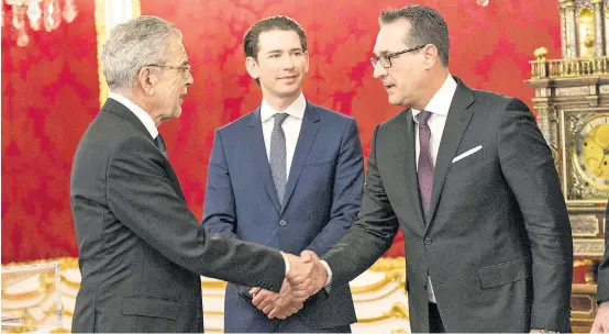  ??  ?? Alexander Van der Bellen (links) und Sebastian Kurz (Mitte) sollen Gerüchte über Heinz-Christian Straches (rechts) Ibiza-Urlaub gehört haben.