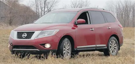  ?? DEREK MCNAUGHTON/POSTMEDIA News photos ?? The 2013 Nissan Pathfinder SL pushed a family of four and their large chocolate Lab through rough winter weather well.