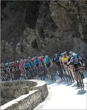  ??  ?? Le col de Turini, grimpé par les coureurs de Paris-Nice, dimanche.