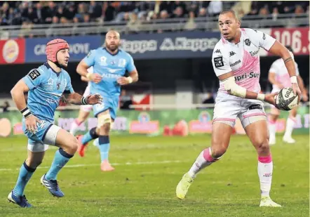  ?? Photo Icon Sport ?? Comme Gaël Fickou, qui devance ici Gela Aprasidze, les cadres parisiens ont su mener la révolte pour bien finir l’année.