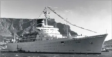  ?? Picture: Brian Ingpen Collection ?? END OF AN ERA: The last passenger mailship sailing was taken by SA Vaal on September 27, 1977, 40 years ago today.