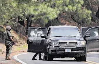  ?? Alexandre Meneghini / Associated Press ?? Mexican military personnel check a vehicle in which two CIA officers were shot by federal police Aug. 24. Mexico’s justice department rejects the idea it was a case of mistaken identity.