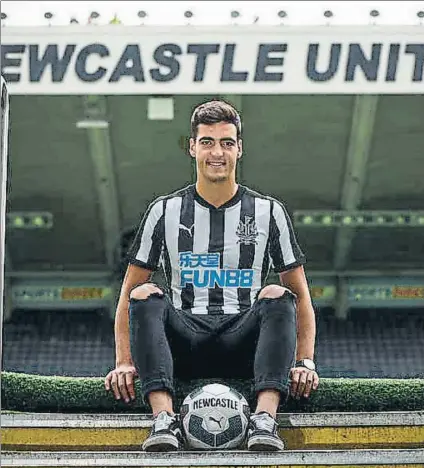  ?? FOTO: NEWCASTLE ?? Sin continuida­d en la Premier El Newcastle fichó a Merino, pero después el navarro no ha conseguido consolidar­se como titular