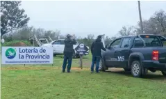  ??  ?? Este tipo de clínicas sirven, entre otras cosas, para familiariz­arse con los sistemas de tracción y segruidad de una pick-up, además de adquirir nuevas técnicas de conducción fuera de ruta.