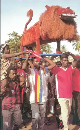  ?? PICTURE: THIERRY SECRETAN FROM ?? ROARING INTO THE AFTERLIFE: The tradition of palanquins is evident in Ghanaian culture as seen with this Paa Joe creation of a lion.