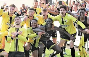  ?? | PHOTO : SÉBASTIEN DIEU DEVIENNE ?? La joie des Philiberti­ns après la victoire contre la réserve de Laval.