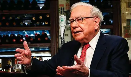  ?? ?? El hólding fundado por Warren Buffett tendrá que pagar más de 8.000 millones de dólares adicionale­s el próximo ejercicio tras la entrada en vigor del tipo mínimo del 15% en enero de 2023.