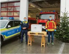  ?? Foto: Polizei Schwabmünc­hen ?? Anfang November wurde auf einer Wiese bei Langerring­en ein Tresor gefunden. Die Feuerwehr hat ihn nun geöffnet.