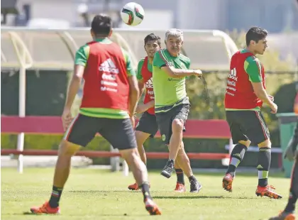  ??  ?? El timonel del conjunto felino sería cedido para los partidos contra Uruguay y Estados Unidos.